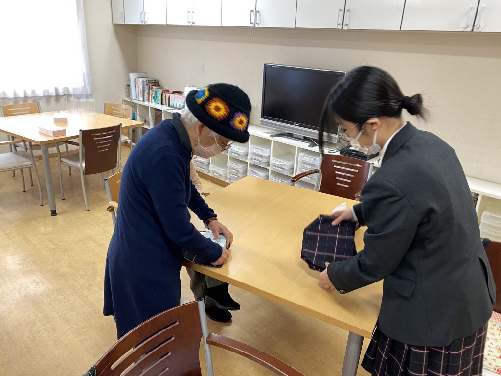 【 放課後探究プログラム 制服向上委員会】SDGsの学びを通して寄贈しました！