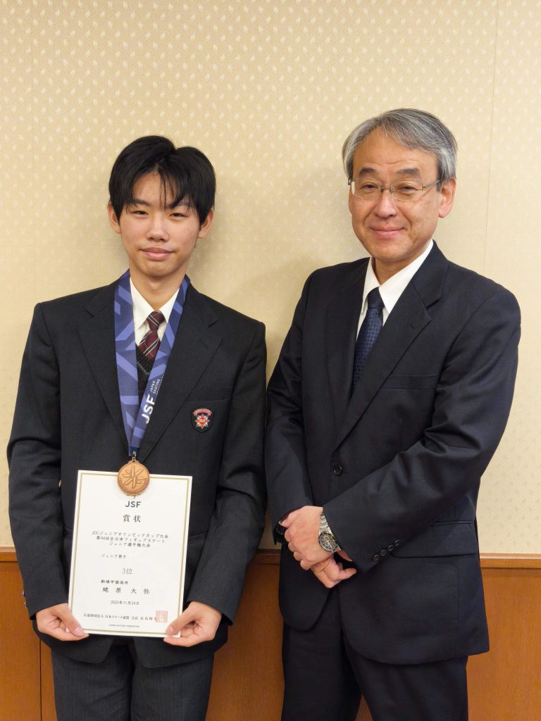 スケート部「全日本ジュニア選手権」で蛯原大弥（２年）が３位！